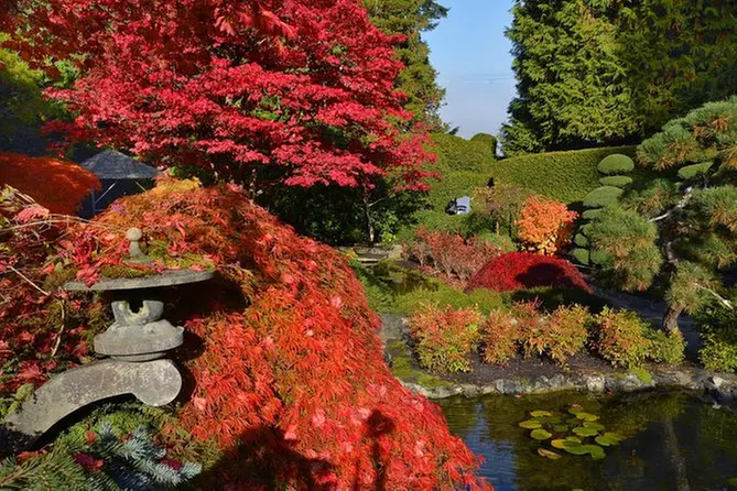 Butchart Gardens in the Fall, Shuttle & Entry - Primary Image