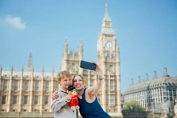 VIP Tower of London and Crown Jewels Tour with Private Beefeater Me...
