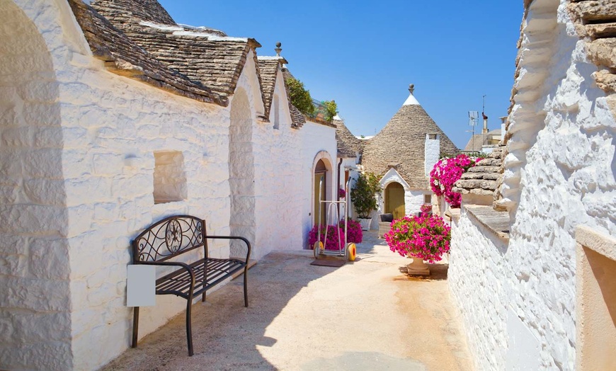 Image 4: ✈ LES POUILLES | Bari - Escapade en liberté dans les Pouilles 4*, 5...