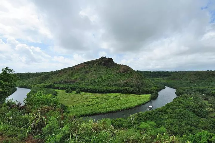 Day Trip from Oahu to Kauai: Waimea Canyon & Wailua River