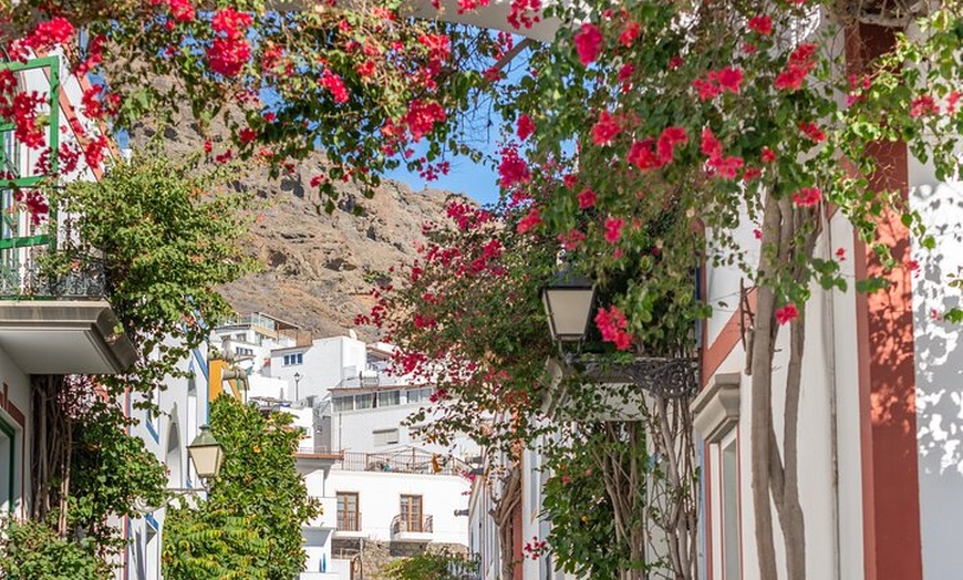 Image 8: Sesión de fotos en Puerto de Mogán Flowering Seaside Fish Village