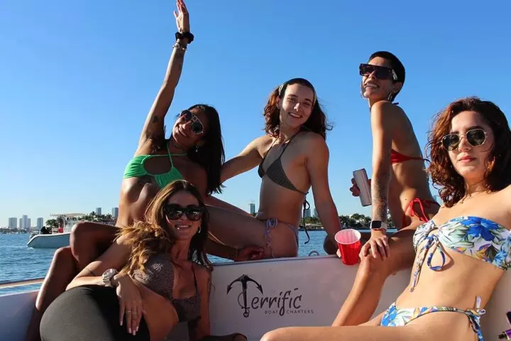 Miami: Sunset Boat Charter Cruise in a Formula Thunderbird