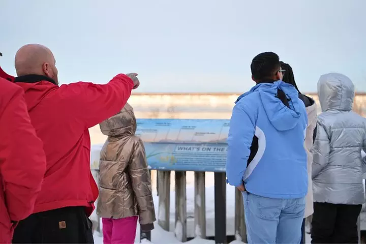 Anchorage's Winter City Tour = Samples + Stops + WildLife