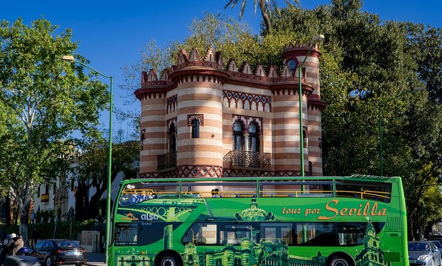 Image 8: Recorrido en bus turístico por Sevilla