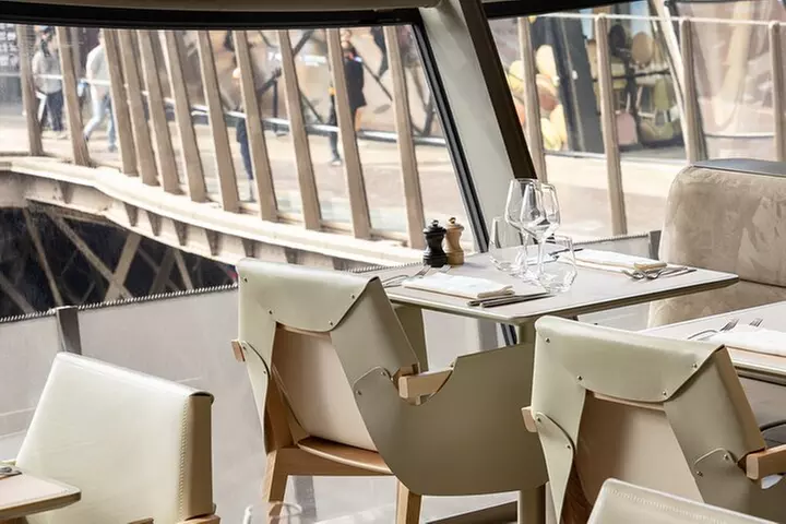 Paris Déjeuner tardif au restaurant Madame Brasserie de la Tour Eiffel