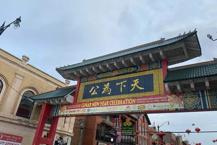 Small-Group Tour of Chicago Neighborhoods: North and South Side