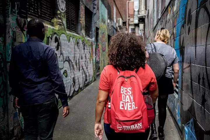 Melbourne History Walk with Bar Stops & Local Stories