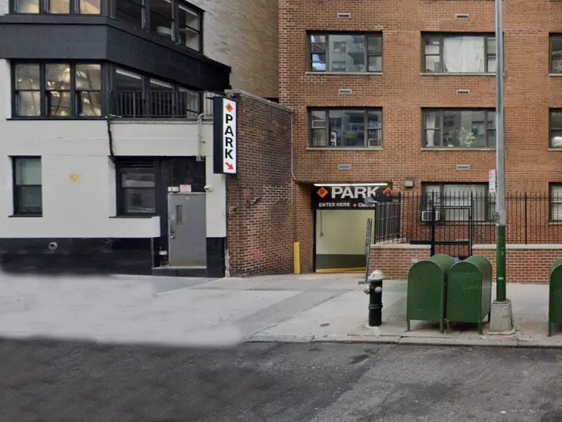 Parking at Parkingwiz - Parkwiz LLC Garage - Second Medium