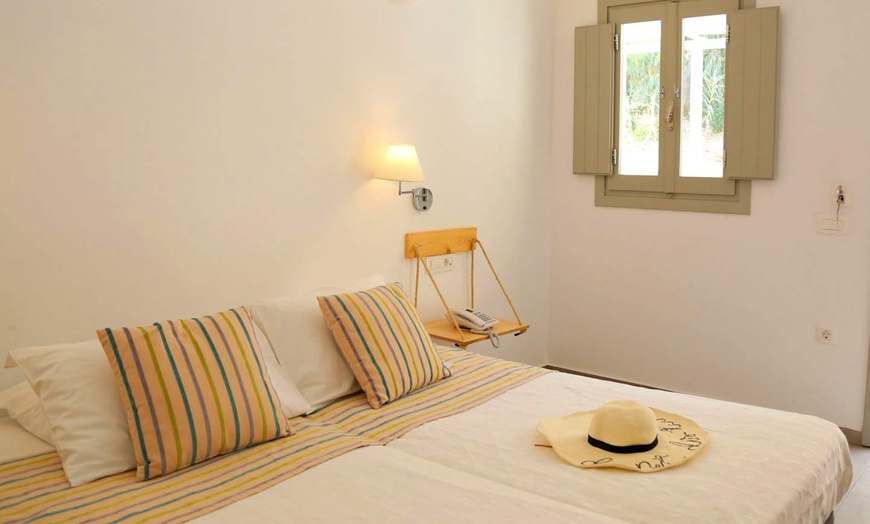 Image 3: ✈ SANTORIN | Akrotiri - Goulielmos Hotel & Spa 4*, 3 nuit - Piscine...