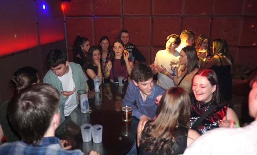Image 7: Fiesta de Barcelona con Beer Pong Drinking Game Plus Entrada VIP Club