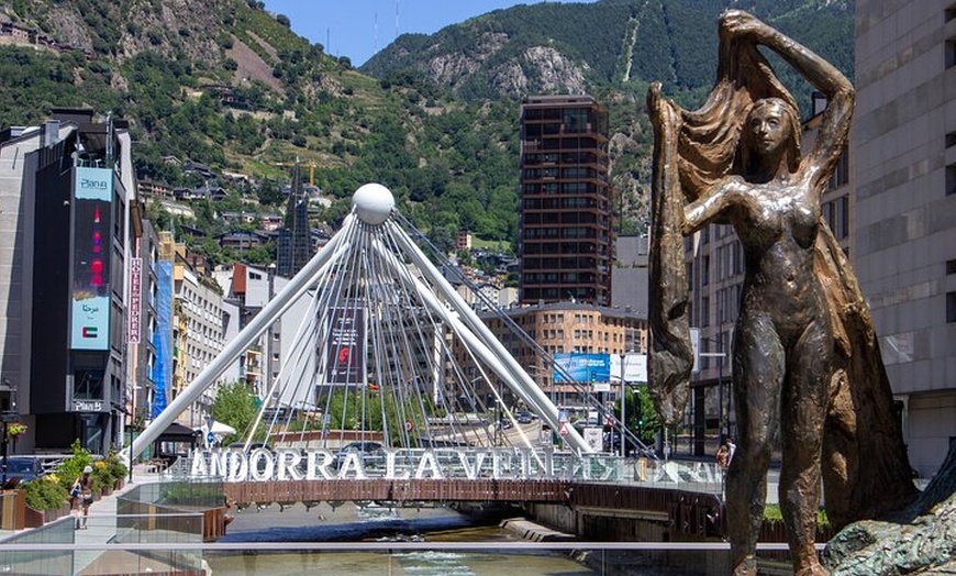 Image 2: Andorra, Francia y España: 3 países en un día desde Barcelona