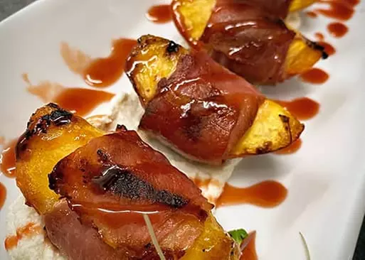 5% Cash Back at Manera's Restaurant