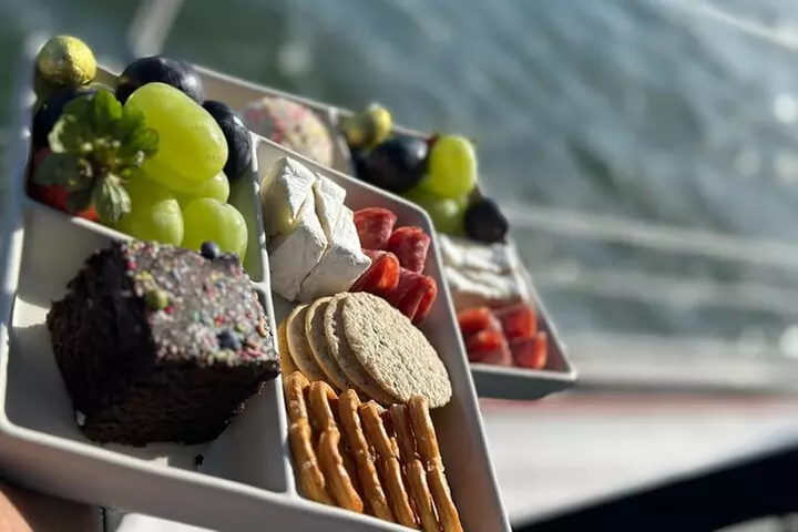 Gold Coast 2 hour Sunset Sailing Cruise with Drinks&Tasting Plate