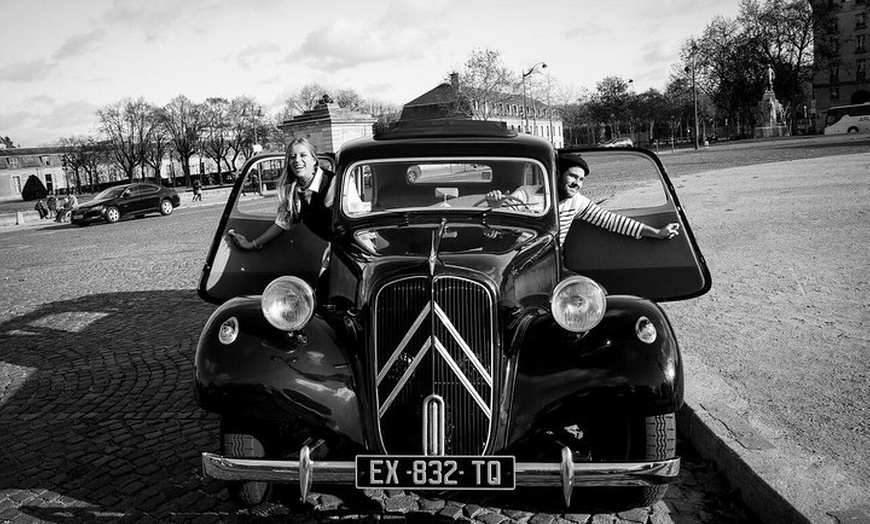 Image 10: Visite guidée privée de Paris en voiture vintage avec chauffeur