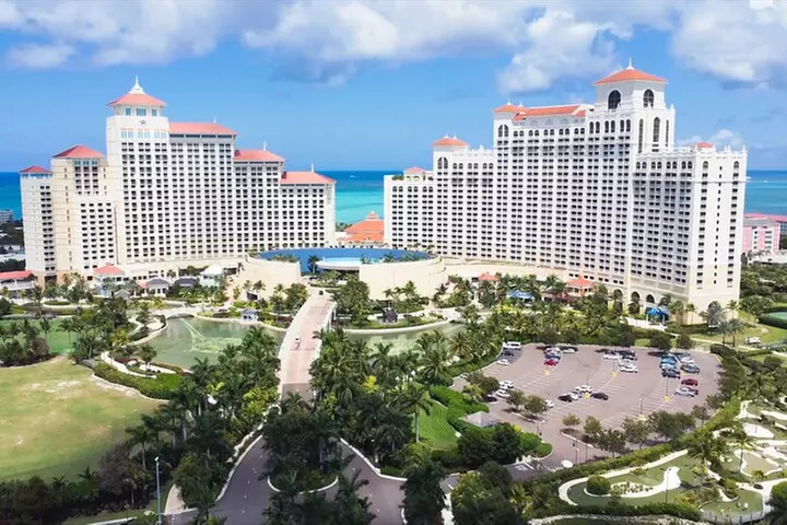 Island Tour to National Art Gallery, Beach and Bahamar Resort - Primary Image