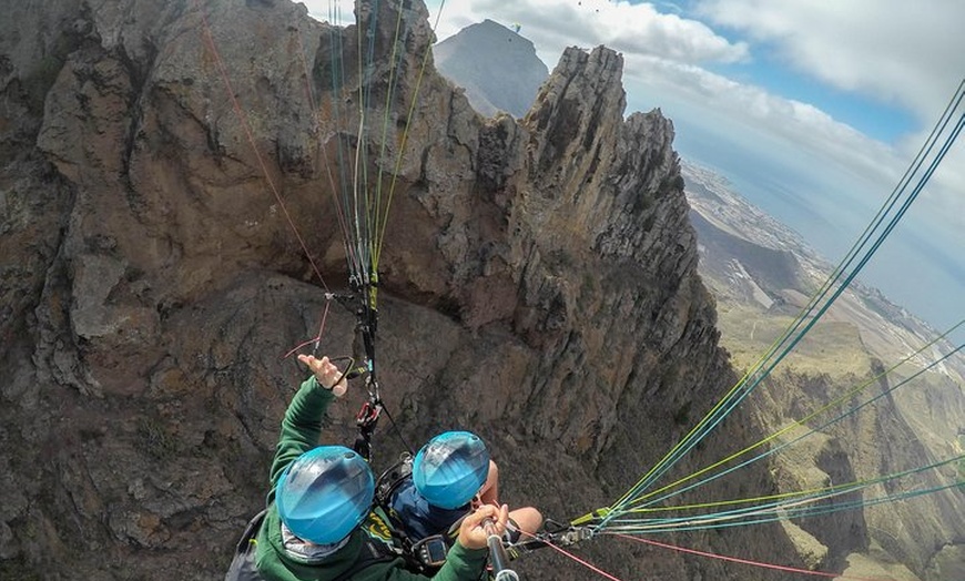 Image 9: Vuelo en tándem en parapente acrobático en la zona sur de Tenerife