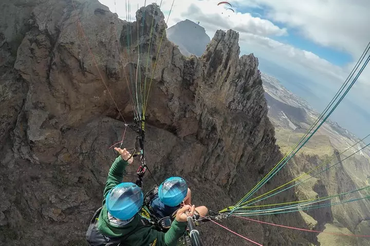Acro Aventura de Parapente en Costa Adeje con Recogida GRATIS !!
