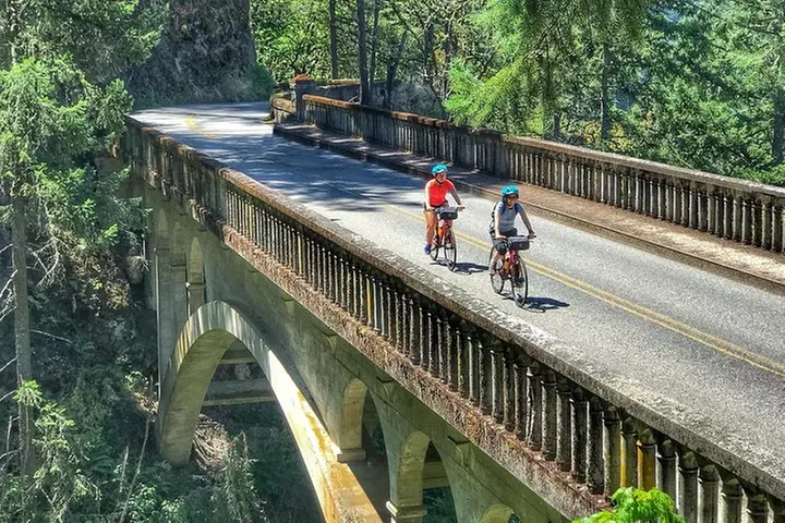 Hike and Bike Tour to Columbia River Gorge Waterfalls