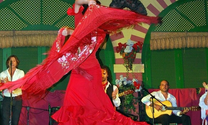 Image 11: ¡Recorrido a pie por Madrid esta noche con espectáculo flamenco!