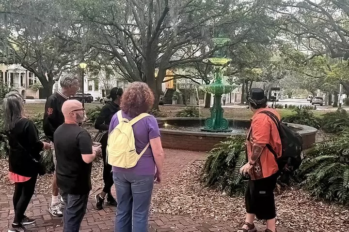 Behind the Plaques - 2 Hour Historical Walking Tour in Savannah