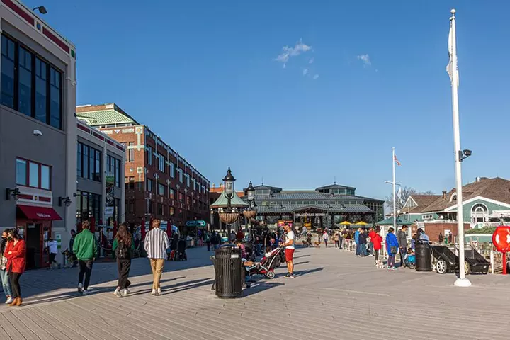 Old Town Alexandria in a Day with Round Trip Ferry Cruise