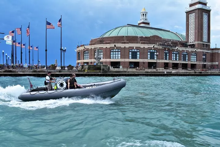 Small-Group Sightseeing Boat Tour in Chicago