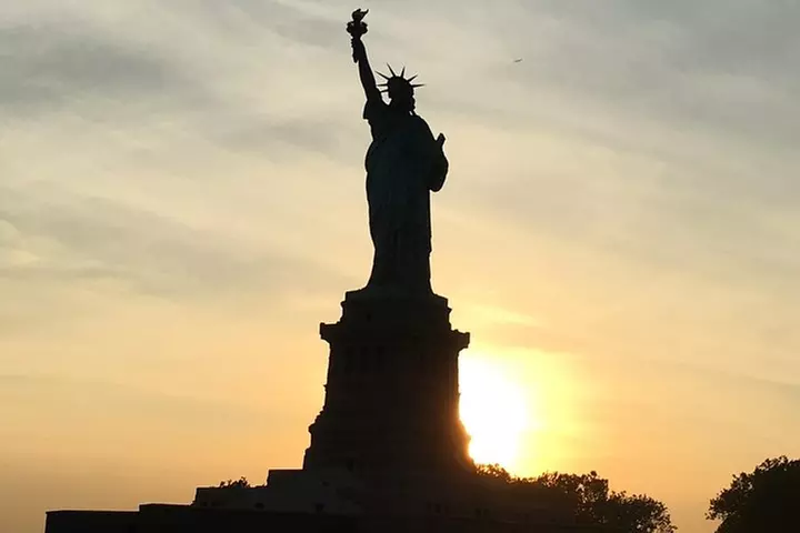 2-hour Private Luxury New York City Sunset Boat Tour