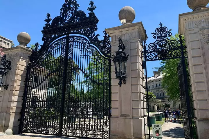 Ocean Drive Historic District: A Newport Self-Guided Driving Tour