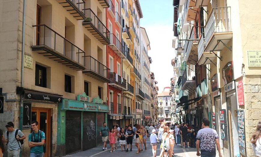 Image 4: Pamplona destaca visita a pie con pausa para café y churros