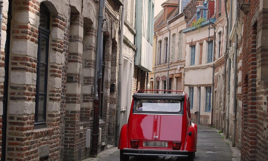 Image 2: Excursion exceptionnelle à Lille en 2 CV décapotable avec votre cha...