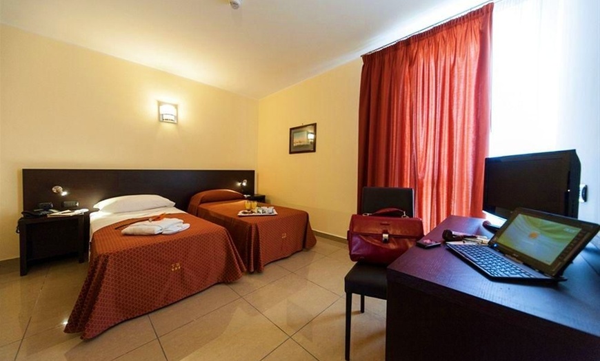 Image 2: ✈ ITALIE | Naples - Hotel Tiempo 3* - City break