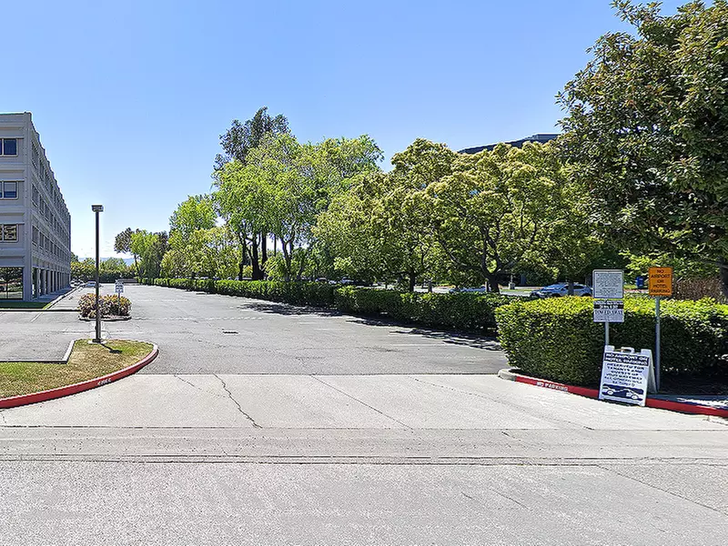 Parking at San Jose Gateway - SJC Nearby Lot