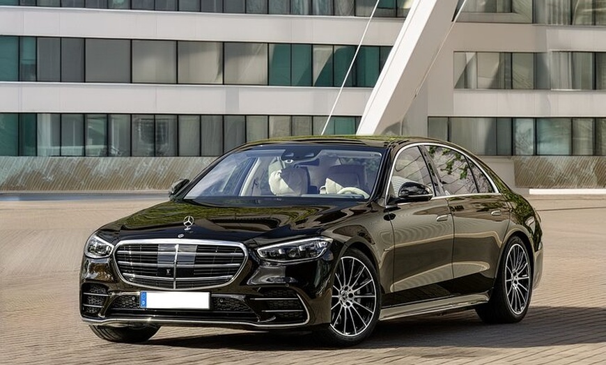 Image 2: Traslado privado desde el aeropuerto de Barcelona Puerto de crucero...