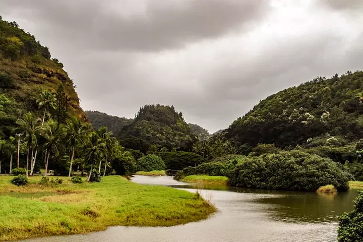 Oahu's Ultimate Grand Circle Island Tour with Snorkeling and More
