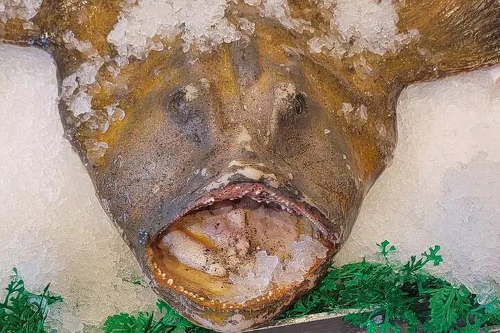 Taste the Sea: Guided Seafood Tasting at Pike Place Ma