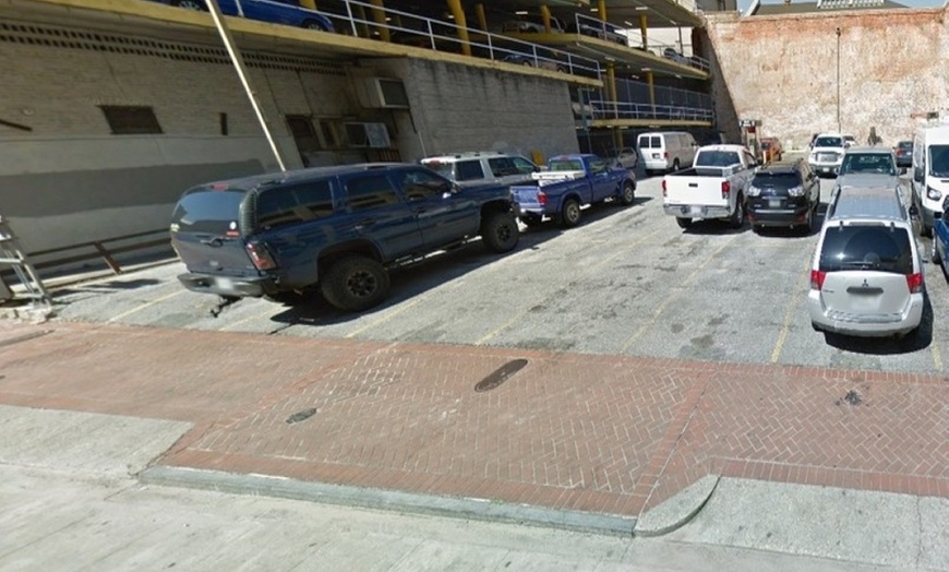 Image 2: Parking at 1001 Iberville St. Lot - P308
