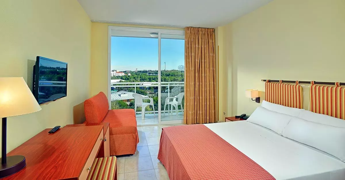 ✈ COSTA DORADA | Salou - Hotel Sol Costa Daurada avec entrée à Port...