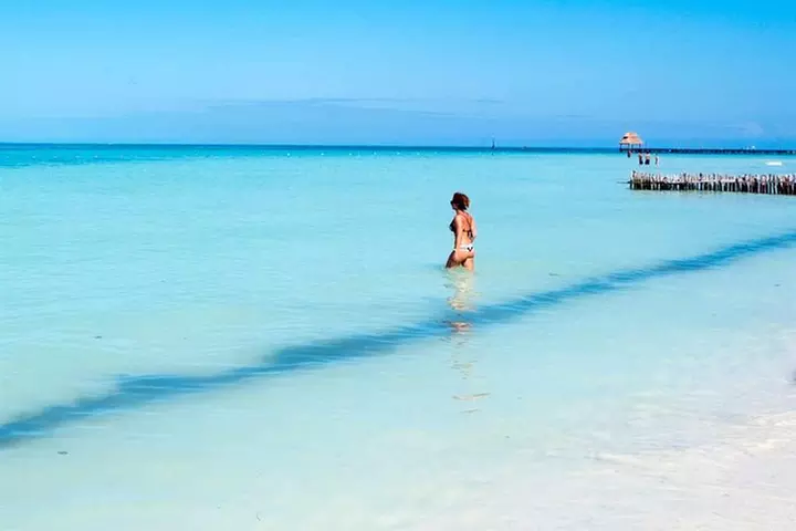 Top Sailing to Isla Mujeres with lunch and open bar from Cancun