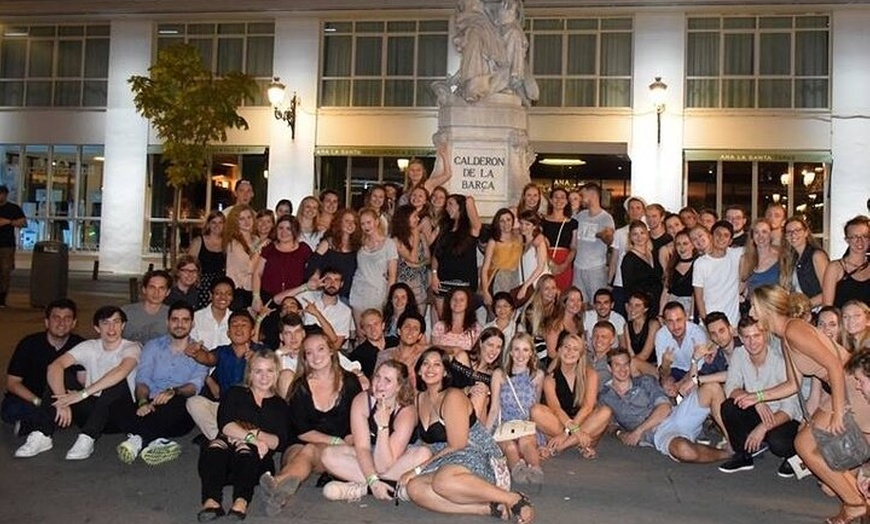 Image 4: Pubcrawl de Halloween en Madrid – Barra libre, chupitos y entrada V...