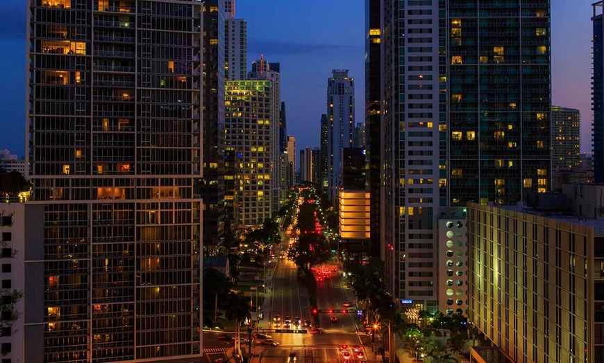 Image 17: ✈ ETATS-UNIS | Miami - Kimpton Epic Hotel 5* - Piscine en rooftop