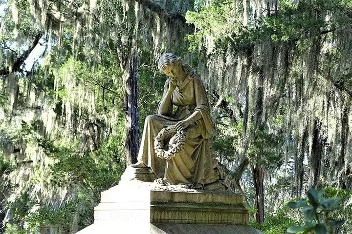 Bonaventure Cemetery Walking Tour with Transportation - Primary Image