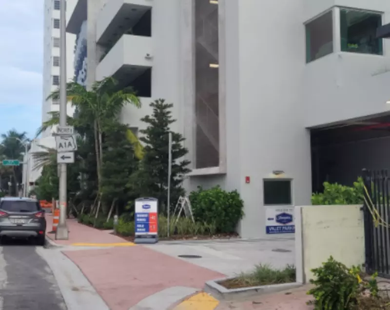 Parking at 4000 Collins Ave. Garage - Valet - Primary Image