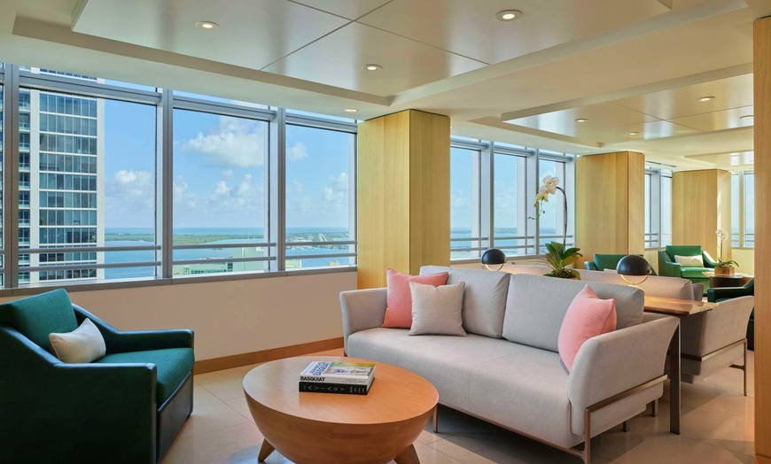 Image 12: ✈ UNITED STATES | Miami - Hotel AKA Brickell Miami 4* - Rooftop swi...