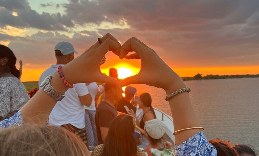 Image 4: Apéro et Coucher de Soleil Croisière Inoubliable au Fil de l'Eau