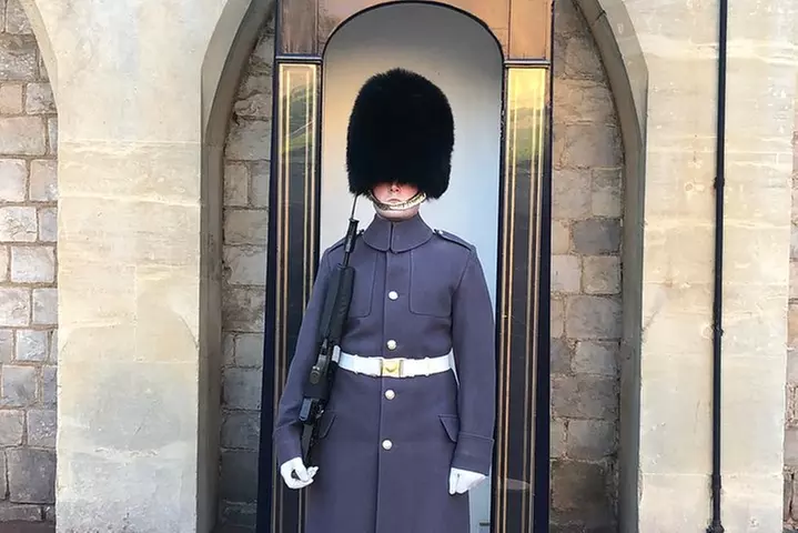 Half Day Tour to Windsor castle By Private Executive Car