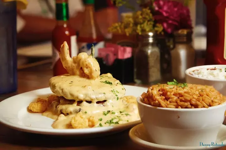 Food Tour of New Orleans Garden District: Group of Nine or Less