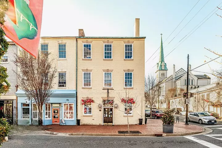 Ghosts of Fredericksburg, Virginia: A Self-Guided Walking Tour