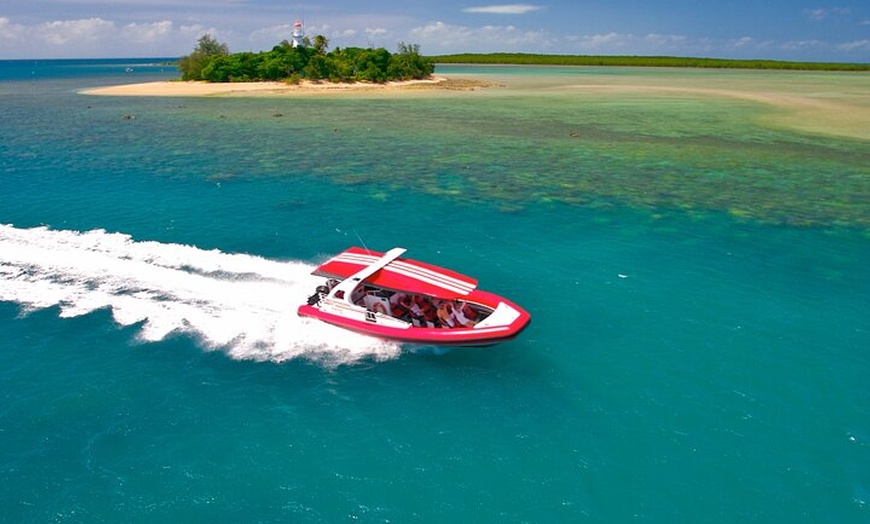 Image 1: 2 1/4 hr Low Isles Reef Sprinter Snorkelling Tour