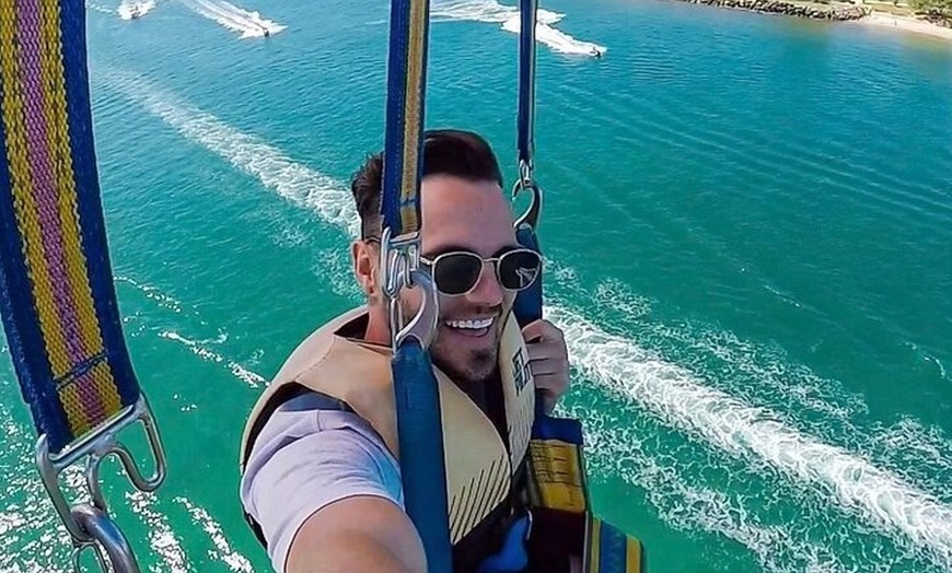 Image 4: Parasailing on the Gold Coast, Fly solo, Tandem or Triple