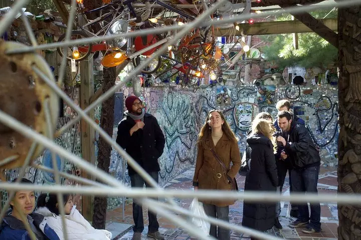 Philadelphia Murals and Street Art Tour with Magic Gardens